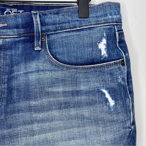 ANN Taylor Loft Distressed Denim Jean Shorts Size 28 - Picture 2 of 8